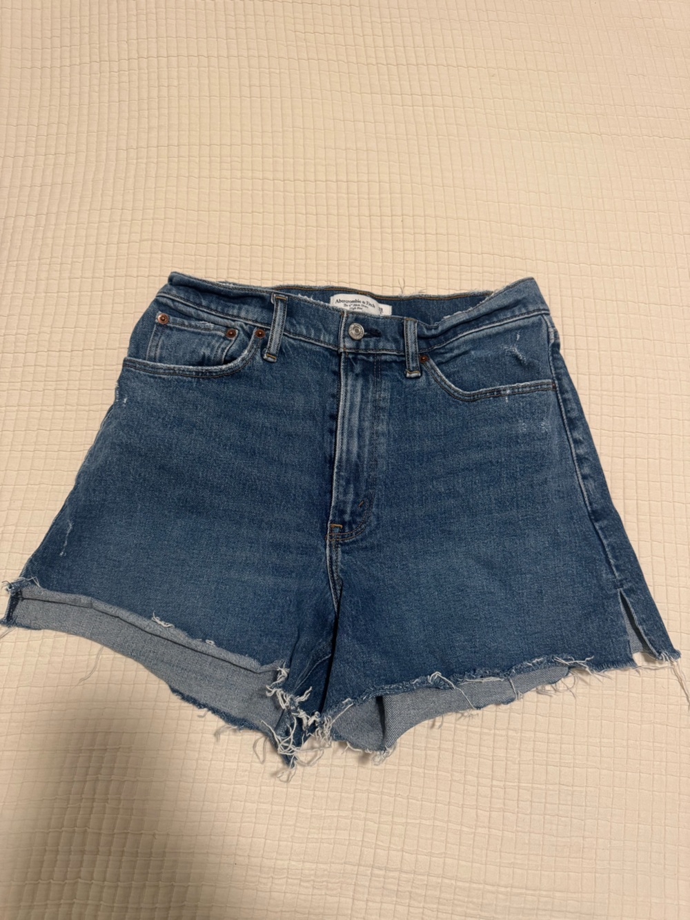 Abercrombie the 4” mom short high rise curve love